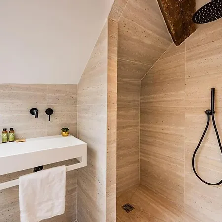 3 Bedrooms Sacrée Cœur Place Du Tertre Montmartre Appartamento