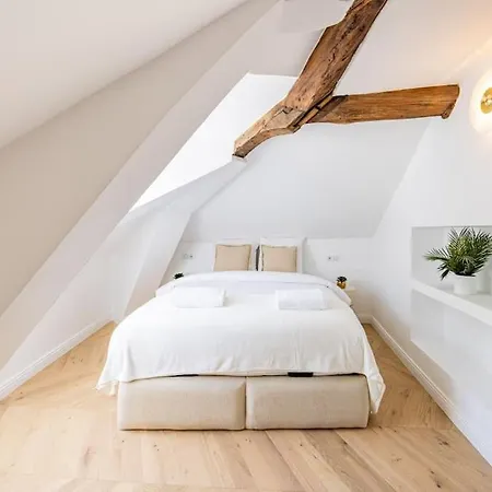 3 Bedrooms Sacree Coeur Place Du Tertre Montmartre Apartment Paris