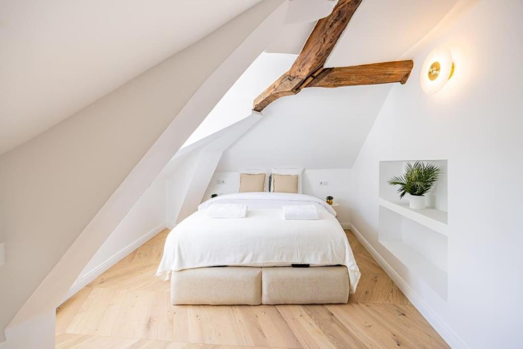 3 Bedrooms Sacrée Cœur Place Du Tertre Montmartre Appartamento Parigi